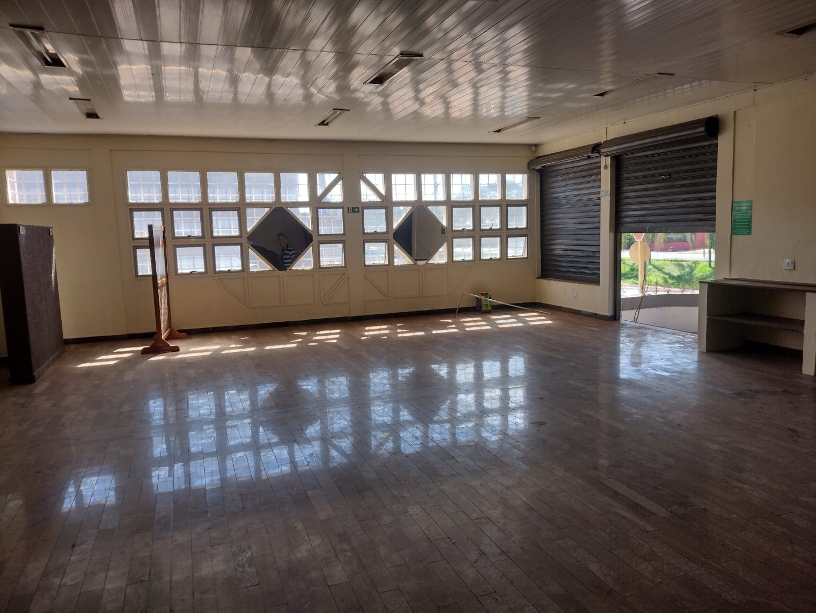 SALÃO COMERCIAL NA MARGINAL