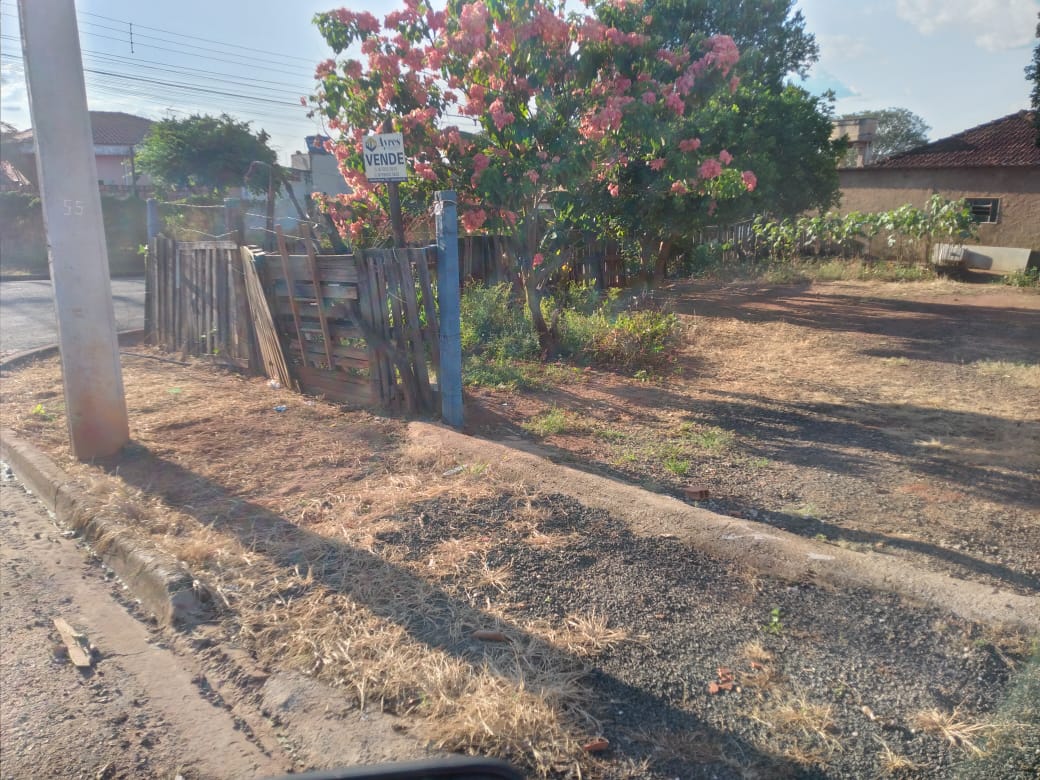 VENDE-SE TERRENO NO JARDIM GUANABARA